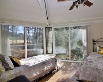 Pet-Friendly Pinehurst Treehouse - For Extended Stays - Pinehurst - Спальня