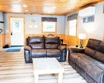 Four Season Getaway on Upper Cold Stream Pond - Lincoln - Sala de estar
