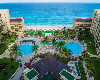 The Royal Islander - An All Suites Resort - Cancún - Pool