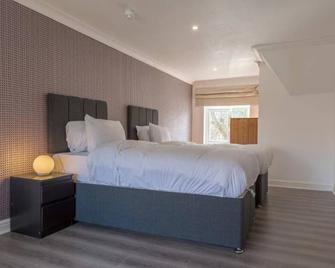 Spacious 5 Bedroom House in Birmingham close to NEC For 12 Guests - Birmingham - Bedroom