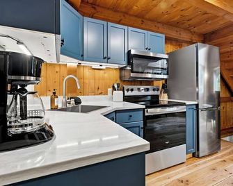 The Cabins - 2 Bedroom - Rainforest Cabin! - Ucluelet - Cocina