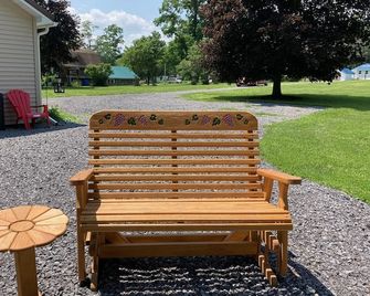 Hot Tub, Lake View Cottage, Dog Friendly, Lake Access - Dundee - Patio