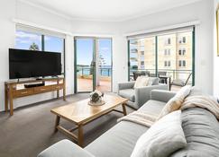 AEA The Coogee View Serviced Apartments - Coogee - Living room