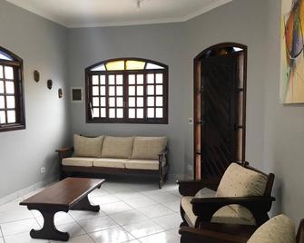 Beach House With Swimming Pool And Wi-Fi. Gated Community - Excellent Structure. - Bertioga - Living room