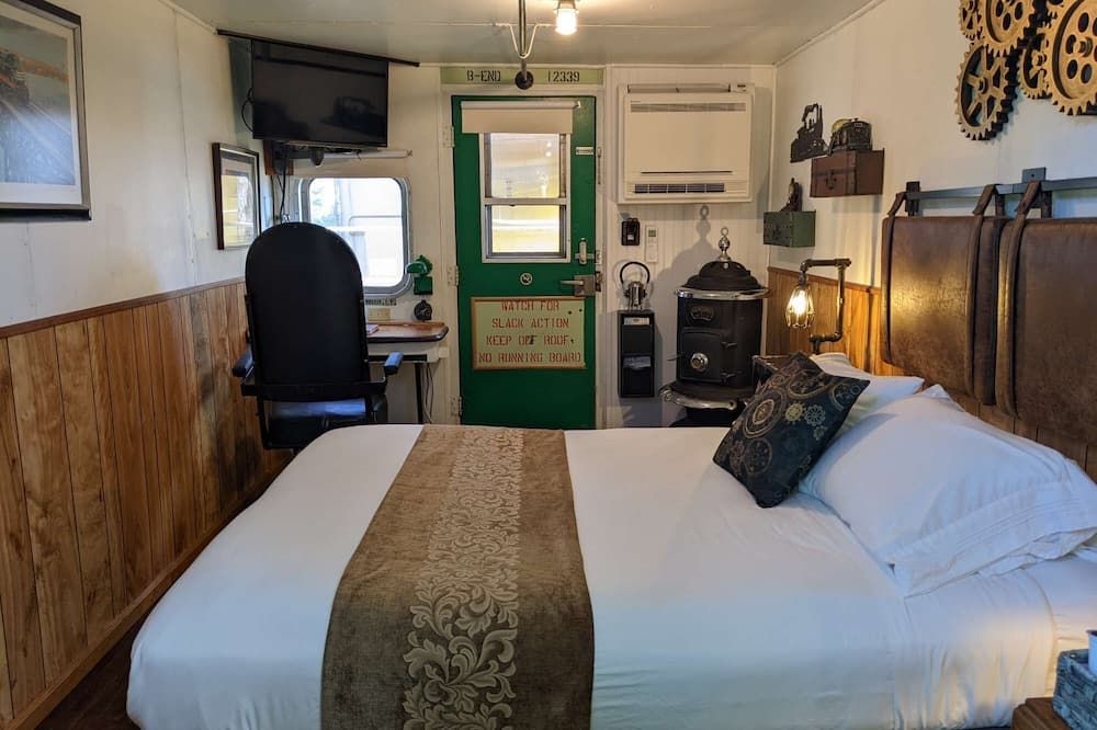 Steampunk Train at Olympic Railway Inn - Pet Friendly - Sequim - Bedroom