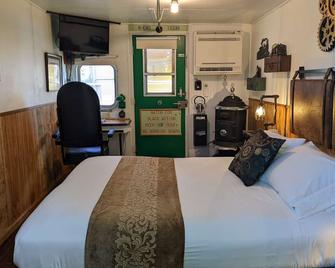 Steampunk Train at Olympic Railway Inn - Pet Friendly - Sequim - Bedroom