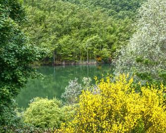 Holiday House with Pool & Large Garden Overlooking Lake near Tuscany - Lisciano Niccone - Vista del exterior