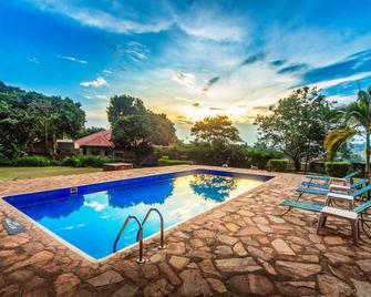 Banana Village - Entebbe - Bazén