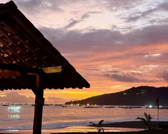 Ocean Queen Resort - Pelabuhanratu - Plage