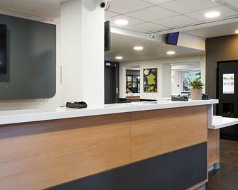 B&B HOTEL Marseille Parc Chanot - Marseille - Front desk