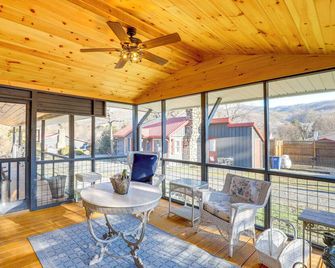 2 Blocks to Appalachian Trail! Couple's Retreat - Hot Springs - Balcón