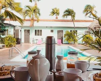 أروبيانا إن - أورانجيستاد - حوض السباحة