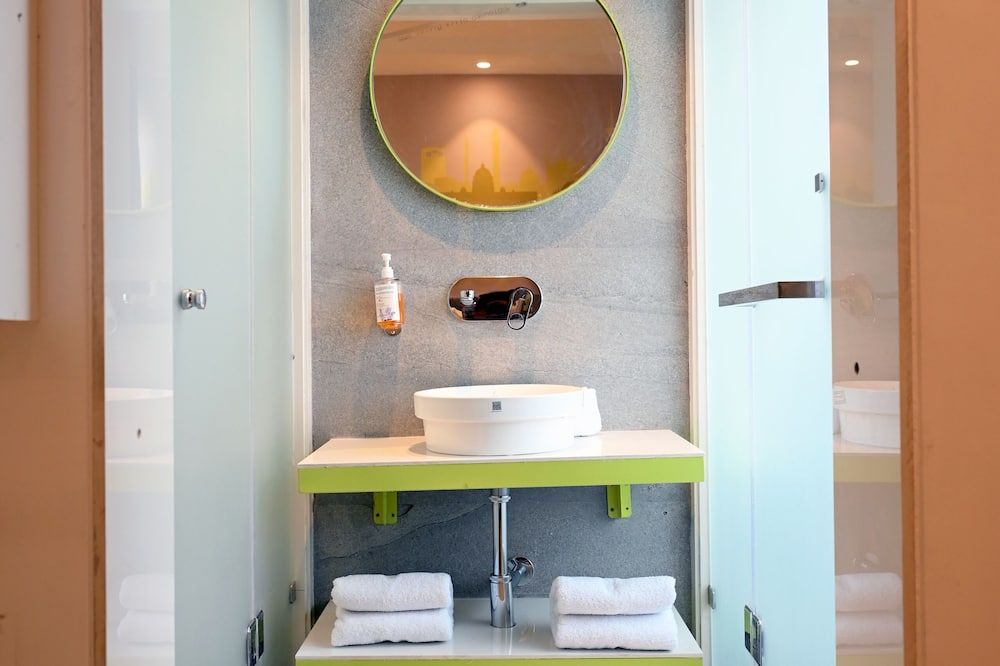 Hotel Le Roi Express Karol Bagh