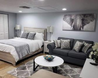 Beautiful Studio In Heart Of Brandon\n - Brandon - Bedroom
