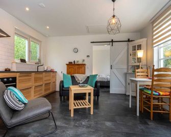 Holiday Home in Zeeland with Romantic Terrace - Zonnemaire - Restaurant