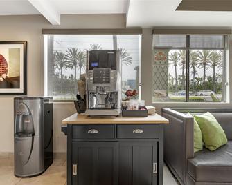 Best Western Plus Pavilions - Anaheim - Lobby