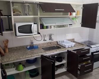 Casa com Quintal Amplo - Peruibe - Cocina