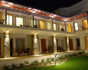 جنة بارك هوتل - غاندوغان - مبنى