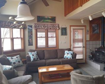 White Mountains, Nh 3 Bedroom Vacation House Near Loon Mountain - Woodstock - Living room