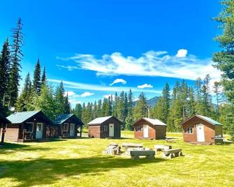 Glamping for Nature Lovers near the Middle Fork Flathead River in Essex, MT - Pinnacle - Edificio