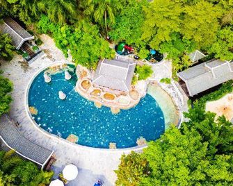 Nanning Jiuquwan Hot Spring Holiday Hotel - Nanning - Pool