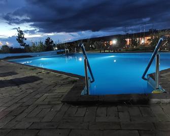 Salas Farma 47 - Čenej - Piscina