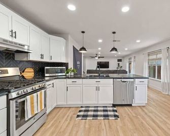 Hot Tub | Game Room | Sleeps 10 & Pets - Cedar Park - Keuken