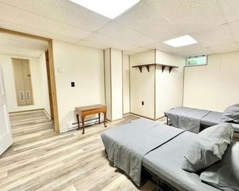 Beautiful 5-Bedroom House with 2 Bath in the Heart of Danville - Danville