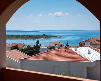 Comfortable apartments Malina - Novalja - Balcony
