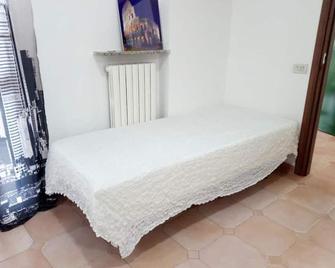 B&b Mike - Novi Ligure - Camera da letto