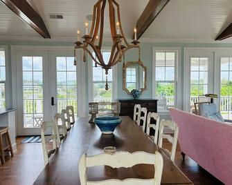 Gray Goose - Waterway Home in Gated Community...bring your boat! - Supply - Dining room