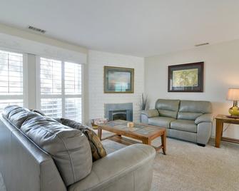 Beautiful Spacious Home Just Steps To Beach! Now accepting Dogs!! - Morro Bay - Living room