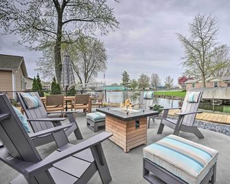 Waterfront Syracuse Home w/ Patio & Fire Pit! - Syracuse - Patio