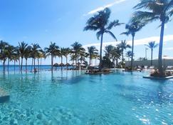 Garza Blanca Luxury Beach Resort & Spa - Punta Sam - Басейн