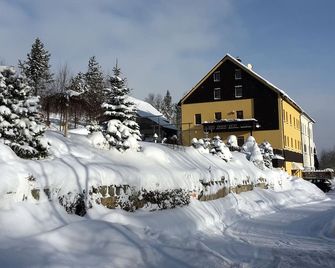 Cozy Top Floor Apartment In Oberwiesenthal In The Beautiful Ore Mountains - Oberwiesenthal - Budova