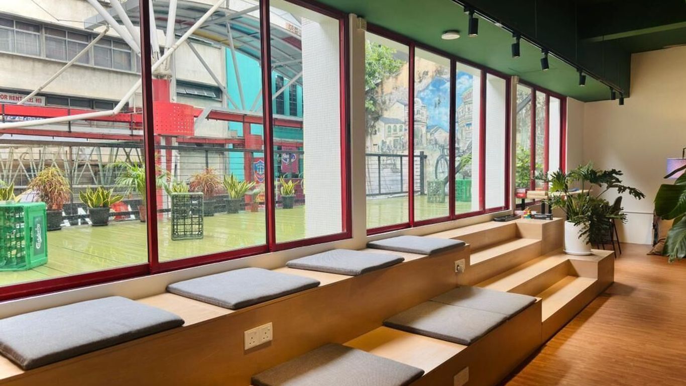 ทราเวลเลอร์ อาร์ค โฮเทล แอนด์ บังค์ส์