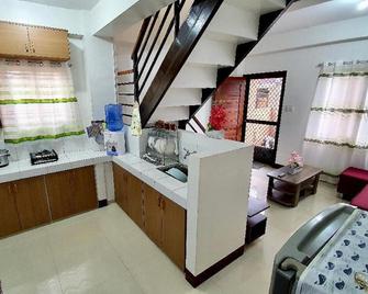 Kaitleen Home Stay Door 3 - Tacloban City - Kitchen