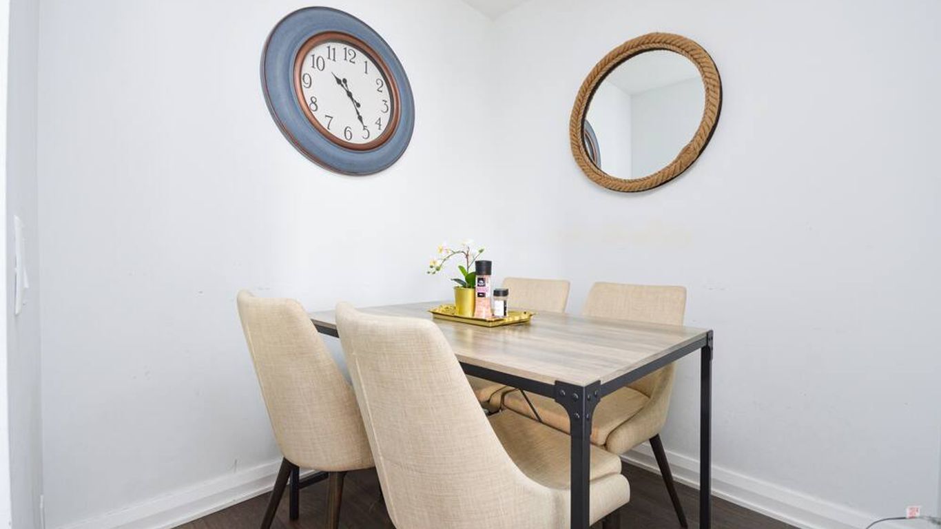 Yorkville Modern 1 Bedroom Suite Toronto