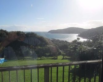 Stunning Tryphena Harbour and Hauraki Gulf views - Great Barrier Island - Balcony