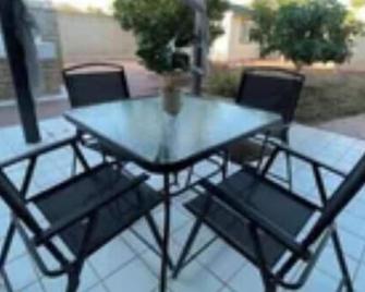 New Midtown Studio with Full Kitchen (Unit C) - Φοίνιξ - Βεράντα