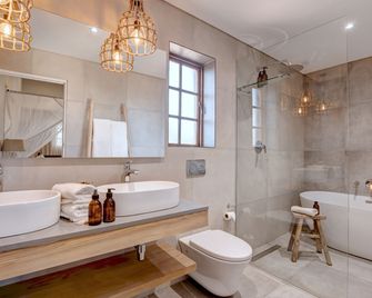 Garden Route Game Lodge - Albertinia - Bad