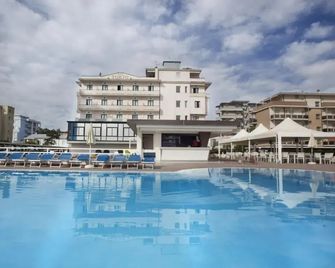Hotel Tokio Village - Lido di Savio - Zwembad