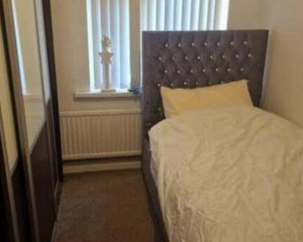 3 Bed semi in Dewsbury - Dewsbury - Bedroom