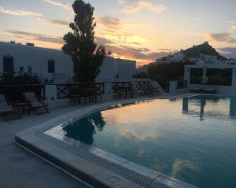 Golden Star - Ios - Piscina
