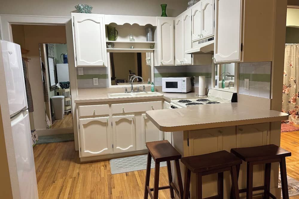 Cozy and charming 2-bedroom home in Norfolk, next to an outdoor walking track - Norfolk - Kuchyň