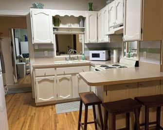 Cozy and charming 2-bedroom home in Norfolk, next to an outdoor walking track - Norfolk - Kuchyň