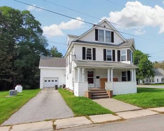 Keepsake Inn where memories are made - Colebrook - Building