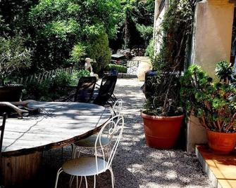 Gite du Prinas - Greolieres - Patio