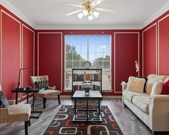 Your Home Away From Home In Dfw - Colleyville - Living room