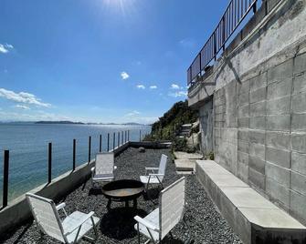 Blocal Sugawa House - 1 Bedroom House With Beautiful Ocean View For 12 Ppl - Kure - Balcony